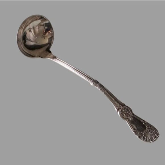 Antique WM Rogers Kings Medallion Pattern Gravy Ladle Sauce Spoon Silver Plate - Picture 8 of 9